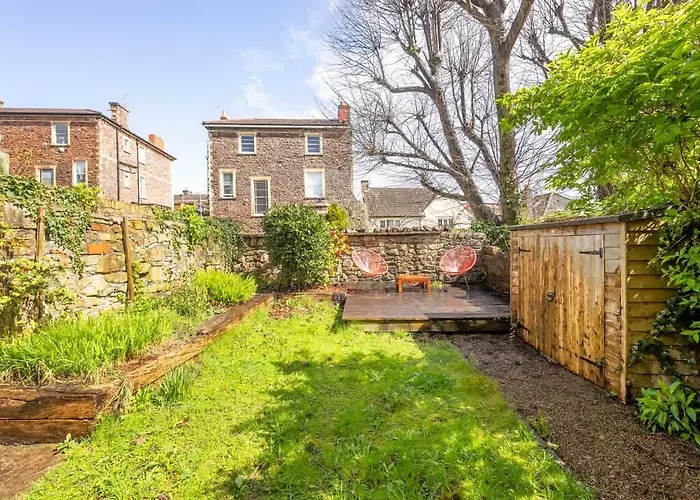 Spacious And Quiet Ground Floor Flat